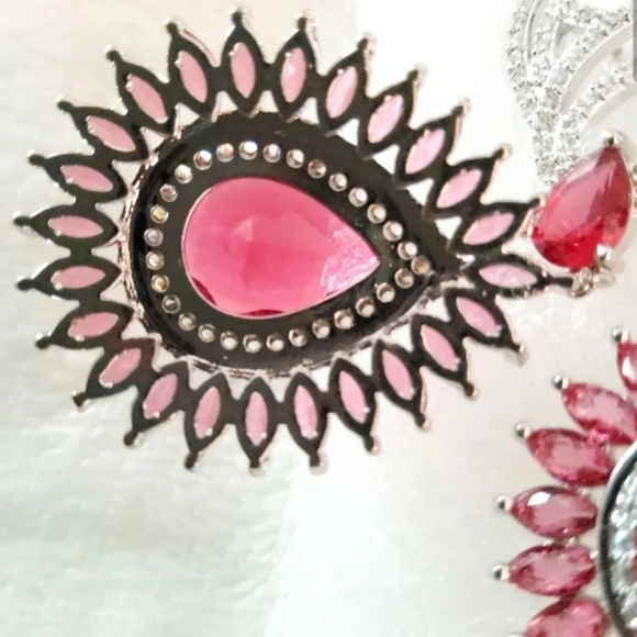 1.00 ctw Fuchsia Quartz Earrings - Picture 3 of 6